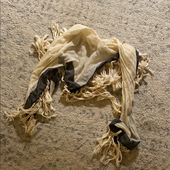 Urban Outfitters Lightweight Fringe Scarf - Picture 3 of 5